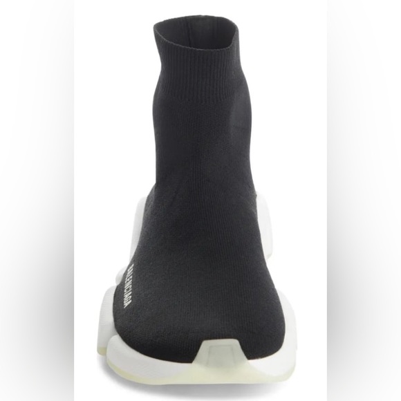 Hey everyone! It’s been used but still in very good condition! Glows in the dark - Picture 4 of 5